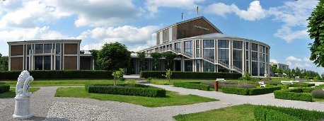 Festspielhaus Neuschwanstein Füssen mit Garten nahe bei Ferienwohnung Füssen Forggensee